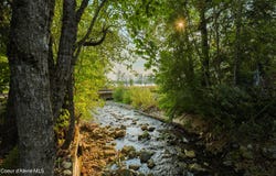 531 Wellington Pl, Hope, ID 83836