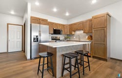 8103 E 44th St, Sioux Falls, SD 57110