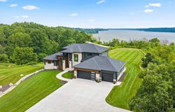 2016 JEN Drive, DE PERE, WI 54115