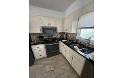 8958 E 54th St, Raytown, MO 64133