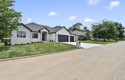 306 Park Cir, Sparta, MO 65753