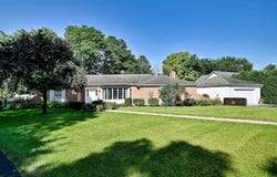 9 Dover Drive, Oak Brook, IL 60523