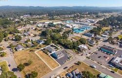 277 10TH St, Bandon, OR 97411