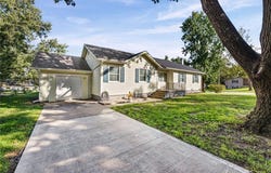 945 S Sycamore Street, Ottawa, KS 66067