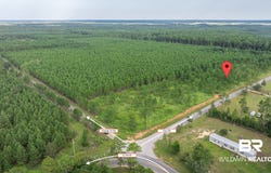 Day Rd, Robertsdale, AL 36567