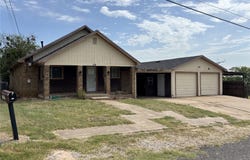 214 E Fourth, Henrietta, TX 76365