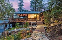 1065 S Shasta Avenue, Eagle Point, OR 97524