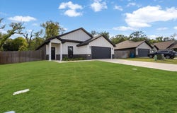 16134 Crossing Circle, Lindale, TX 75771