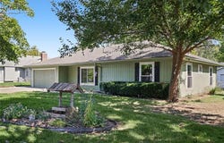 303 SW Pryor Road, Lee's Summit, MO 64081