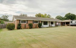 506 E Lakeside Dr, Florence, AL 35630