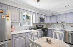 10 Independence Dr, Roselle Boro, NJ 07203-2409