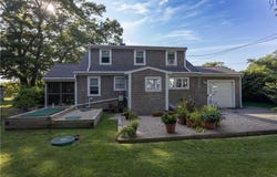 836 Main Road, Tiverton, RI 02878