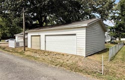 1204 8th Street, Highland, IL 62249
