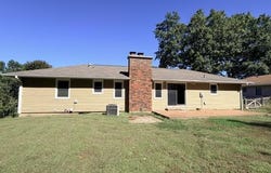 714 Lake Dr, Marshall, MO 65340