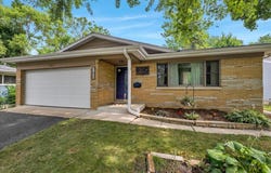 707 S Gables Boulevard, Wheaton, IL 60189
