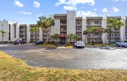 9340 Lagoon Place, Davie, FL 33324