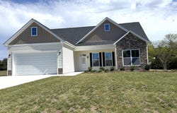 40 GLENAIRE Road, BUNKER HILL, WV 25413
