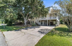106 SE 44th Street, Oak Island, NC 28465