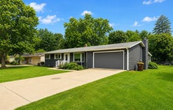 553 East Drive, Marshall, MI 49068