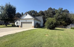 132 Ashley Terrace SE, Calhoun, GA 30701