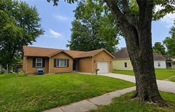 823 S Sycamore Street, Ottawa, KS 66067