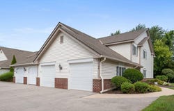 542 Pewaukee Rd, Pewaukee, WI 53072
