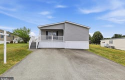 124 LISA Circle, YORK, PA 17406
