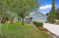 1938 N Iris Ln, Navarre, FL 32566