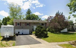 14 Dedham Pl, Kings Park, NY 11754