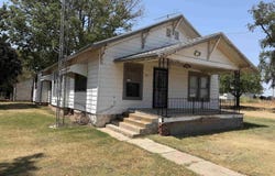 201 Moore St, Coats, KS 67124