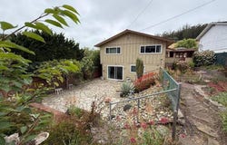 Sheila LN, PACIFICA, CA 94044