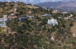 1570 Glen Oaks Boulevard, Pasadena, CA 91005