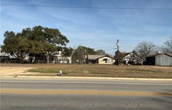 606 E Central Avenue, Nixon, TX 78140