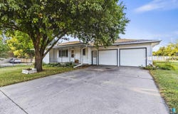 502 E 10th St, Dell Rapids, SD 57022-1302