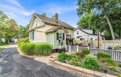 1563 Commodore Road, Lyndhurst, OH 44124
