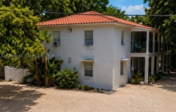 960 SW 7 St, Miami, FL 33130