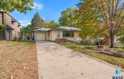 2616 S Center Ave, Sioux Falls, SD 57105