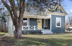 1019 W 4th Street, Taylor, TX 76574