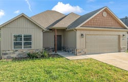 1031 Pebble Pass, Centerton, AR 72719
