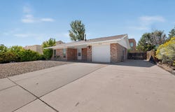 9933 Clearwater Street NW, Albuquerque, NM 87114