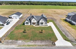 204 CR 4615, Wolfe City, TX 75496