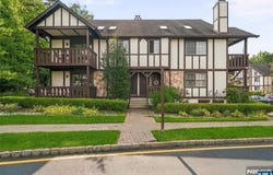 2902 Mark Twain Way, Mahwah, NJ 07430