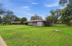 812 Cherry, Uvalde, TX 78801