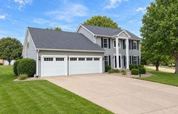2520 Buckingham Avenue, Bettendorf, IA 52722