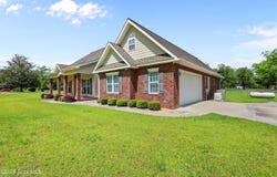 5560 Tara Rd, Waycross, GA 31503