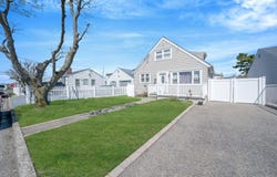 82 E Seacrest Avenue, Lindenhurst, NY 11757