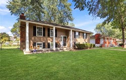 804 SE 13th Street, Oak Grove, MO 64075