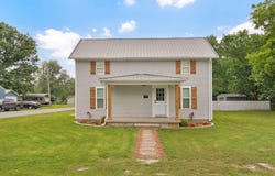 933 S Rinker Avenue, Aurora, MO 65605
