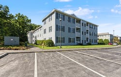 4 Crestview Cir, Londonderry, NH 03053