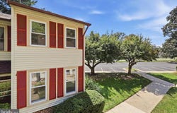 2825 CHABLIS CIR, WOODBRIDGE, VA 22192